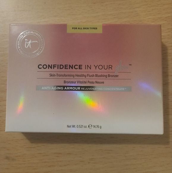 It Cosmetics Confidence In Your Glow Blushing Bronzer - Picture 4 of 4
